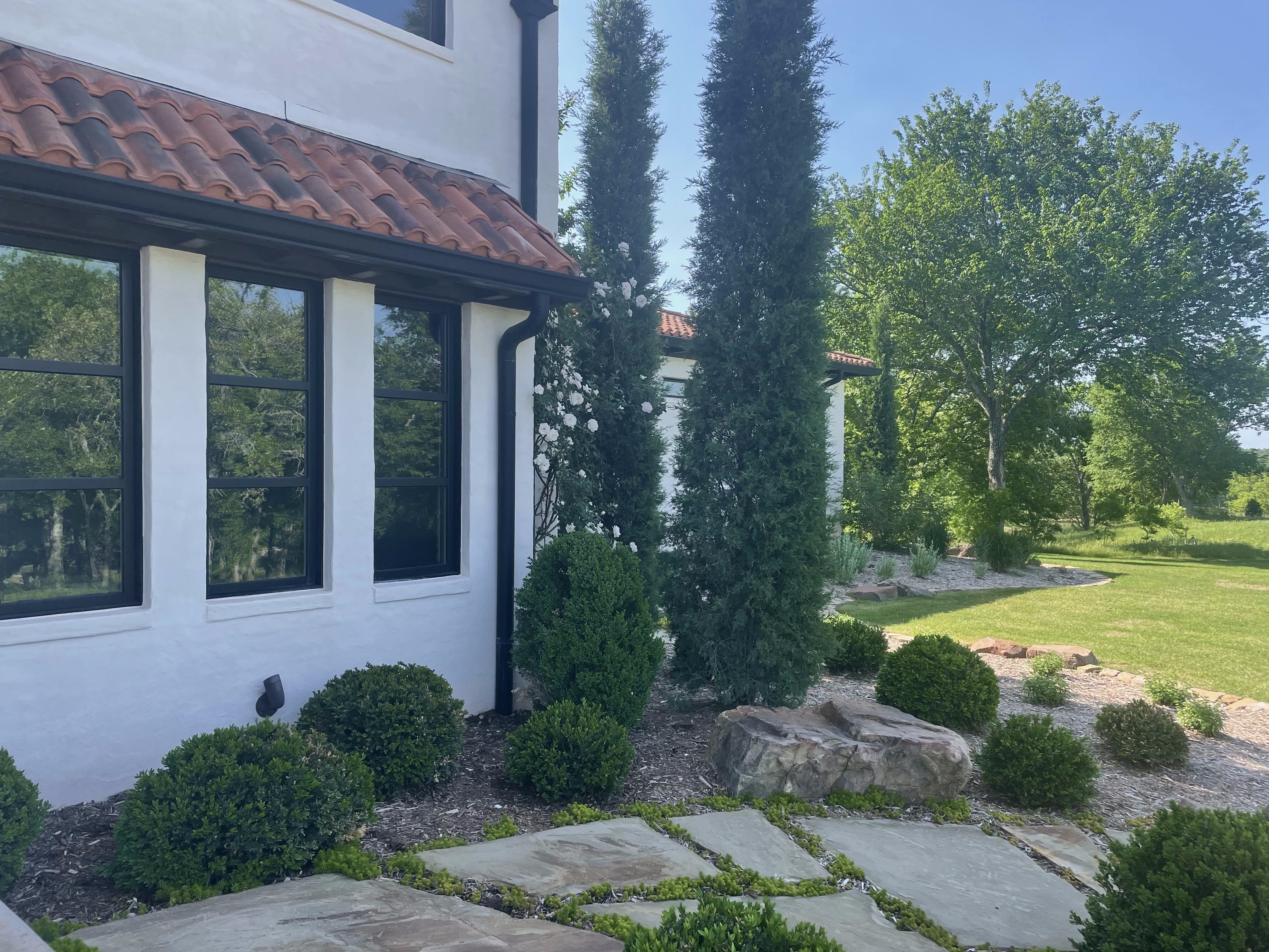 Arcadia landscape side of house with walkway
