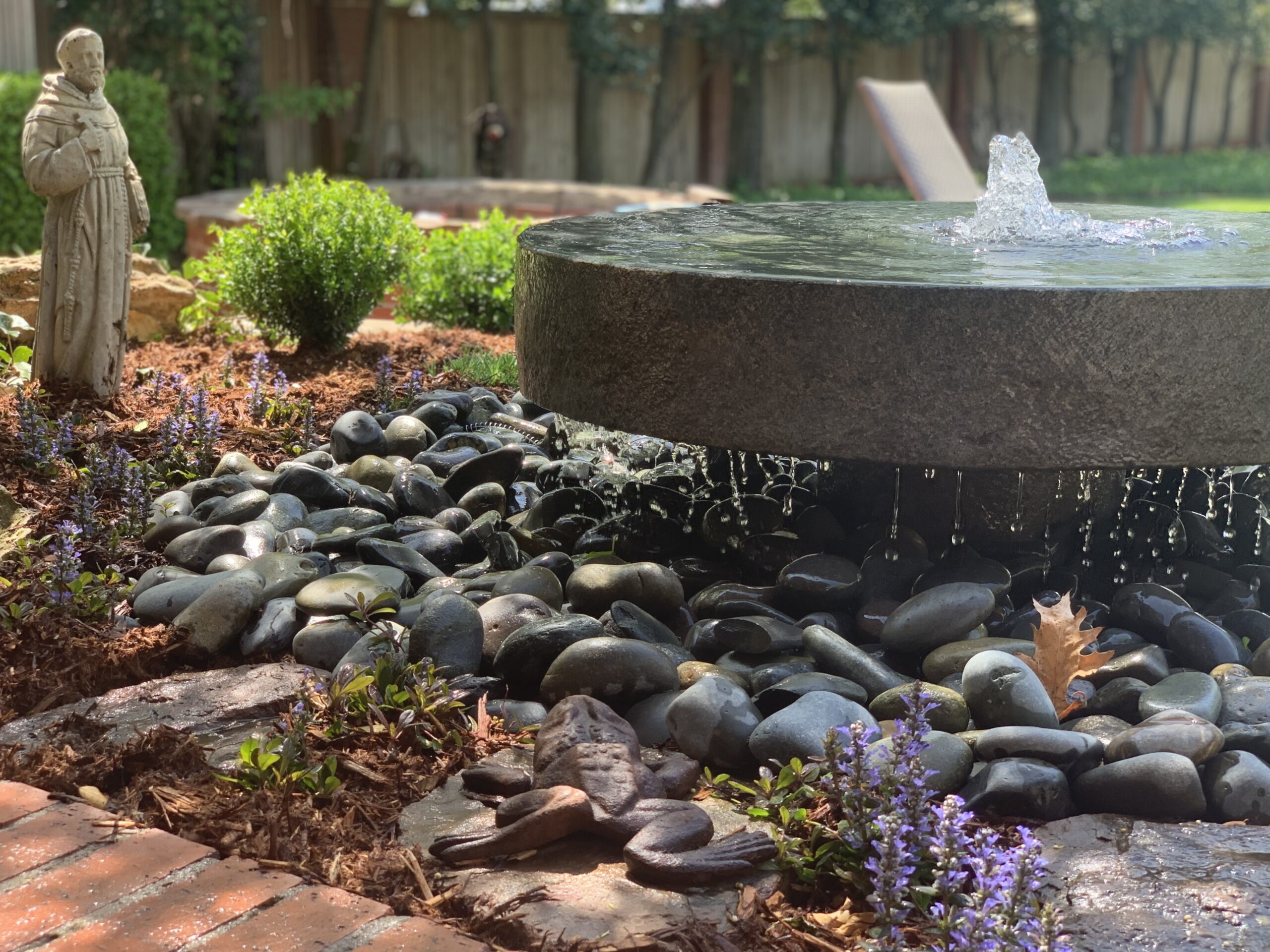 Fountain design with rocks and Oklahoma plants